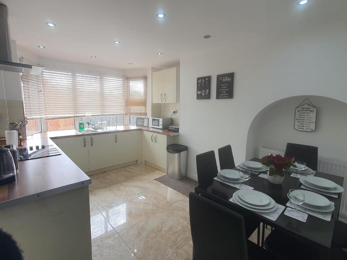 Stylish And Homey 3 Bedroom House With Free Parking & Wi-Fi Minworth Exterior foto